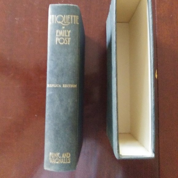 Emily Post, Etiquette 1969 w/ slipcover and signed in 1922, Rare book - Picture 7 of 15